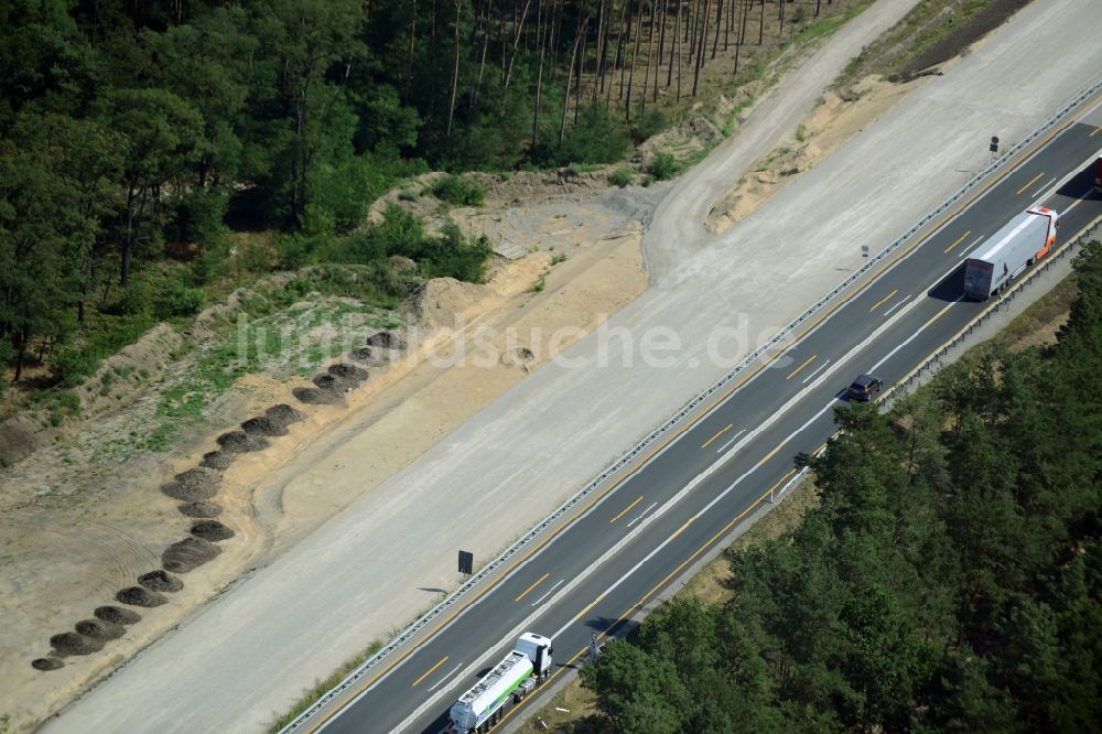 Luftbild Neu Waltersdorf - Autobahn- Ausbau und Spur- Verbreiterung im Streckenverlauf der BAB A12 E30 in Neu Waltersdorf im Bundesland Brandenburg