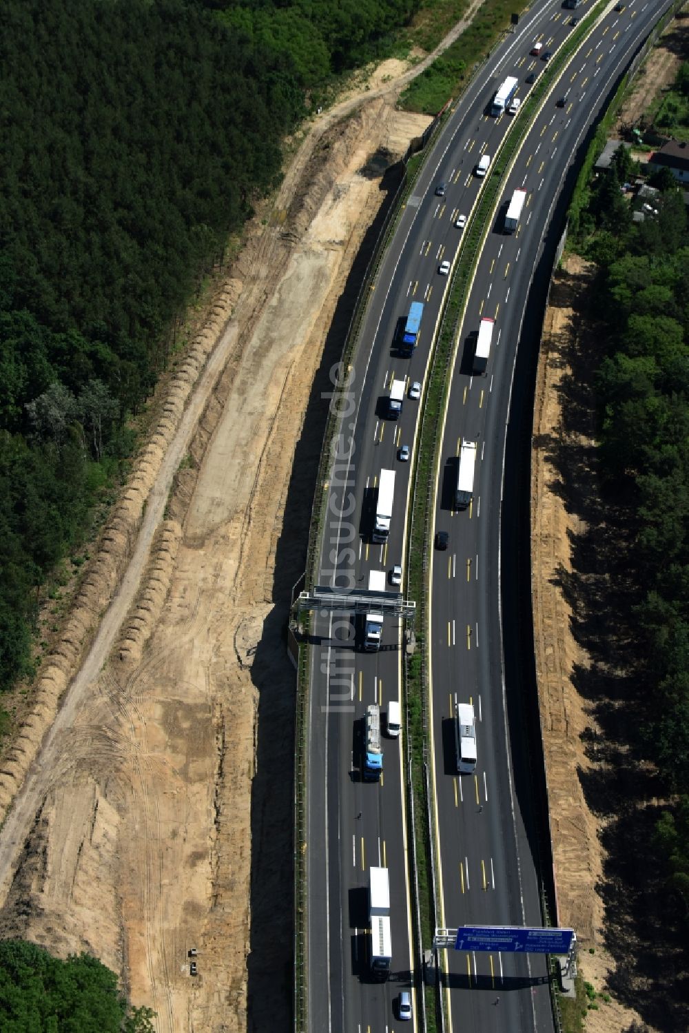 Luftbild Michendorf - Autobahn- Ausbau und Spur- Verbreiterung im Streckenverlauf der BAB A10 zur 8-streifigen Spur- Erweiterung in Michendorf im Bundesland Brandenburg