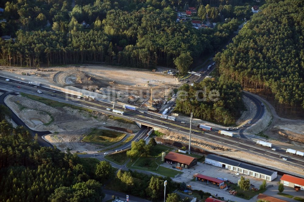 Michendorf aus der Vogelperspektive: Autobahn- Ausbau und Spur- Verbreiterung im Streckenverlauf der BAB A10 zur 8-streifigen Spur- Erweiterung in Michendorf im Bundesland Brandenburg