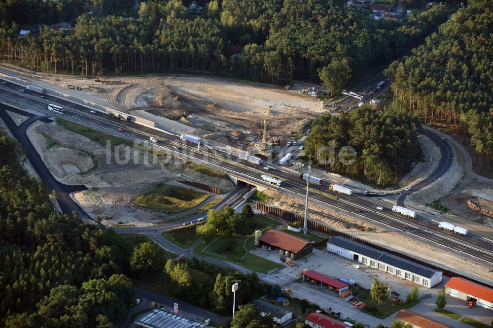 Luftbild Michendorf - Autobahn- Ausbau und Spur- Verbreiterung im Streckenverlauf der BAB A10 zur 8-streifigen Spur- Erweiterung in Michendorf im Bundesland Brandenburg