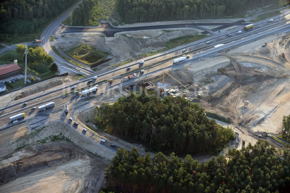 Luftbild Michendorf - Autobahn- Ausbau und Spur- Verbreiterung im Streckenverlauf der BAB A10 zur 8-streifigen Spur- Erweiterung in Michendorf im Bundesland Brandenburg