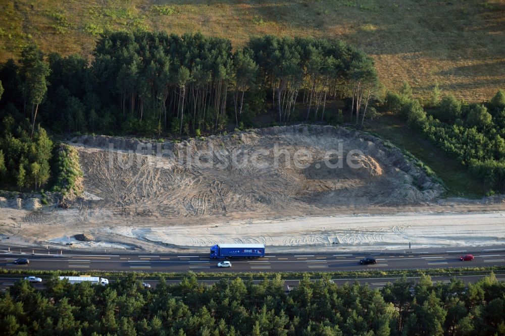 Luftbild Michendorf - Autobahn- Ausbau und Spur- Verbreiterung im Streckenverlauf der BAB A10 zur 8-streifigen Spur- Erweiterung in Michendorf im Bundesland Brandenburg