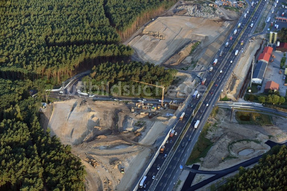 Michendorf von oben - Autobahn- Ausbau und Spur- Verbreiterung im Streckenverlauf der BAB A10 zur 8-streifigen Spur- Erweiterung in Michendorf im Bundesland Brandenburg