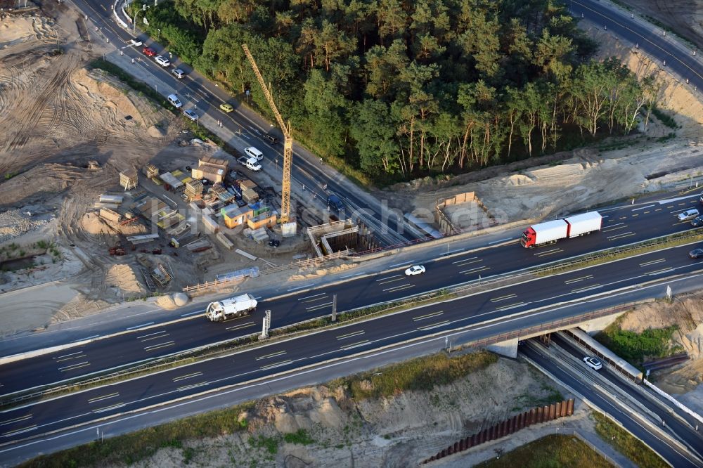 Michendorf aus der Vogelperspektive: Autobahn- Ausbau und Spur- Verbreiterung im Streckenverlauf der BAB A10 zur 8-streifigen Spur- Erweiterung in Michendorf im Bundesland Brandenburg