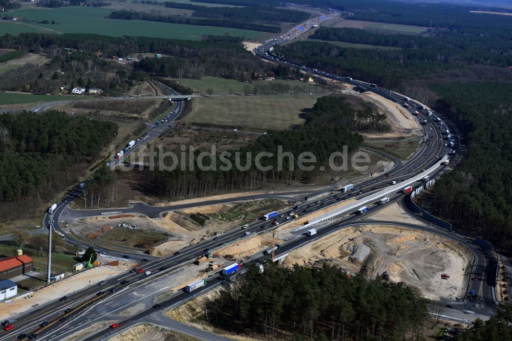 Luftbild Michendorf - Autobahn- Ausbau und Spur- Verbreiterung im Streckenverlauf der BAB A10 zur 8-streifigen Spur- Erweiterung in Michendorf im Bundesland Brandenburg