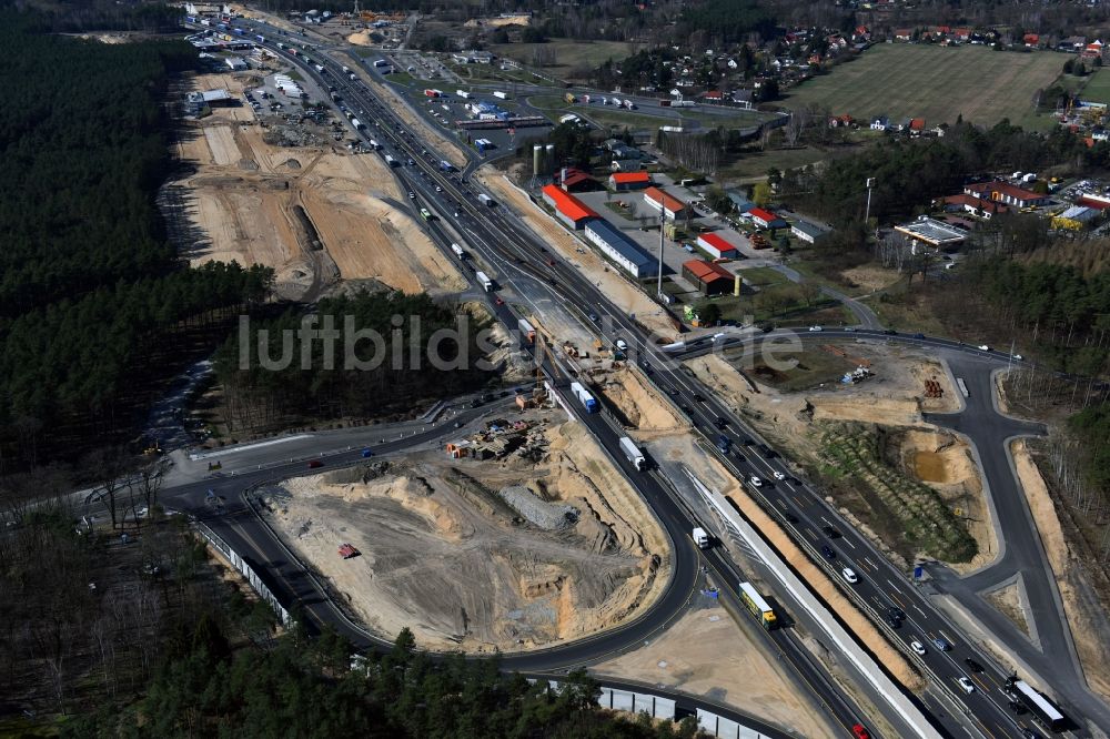 Luftbild Michendorf - Autobahn- Ausbau und Spur- Verbreiterung im Streckenverlauf der BAB A10 zur 8-streifigen Spur- Erweiterung in Michendorf im Bundesland Brandenburg