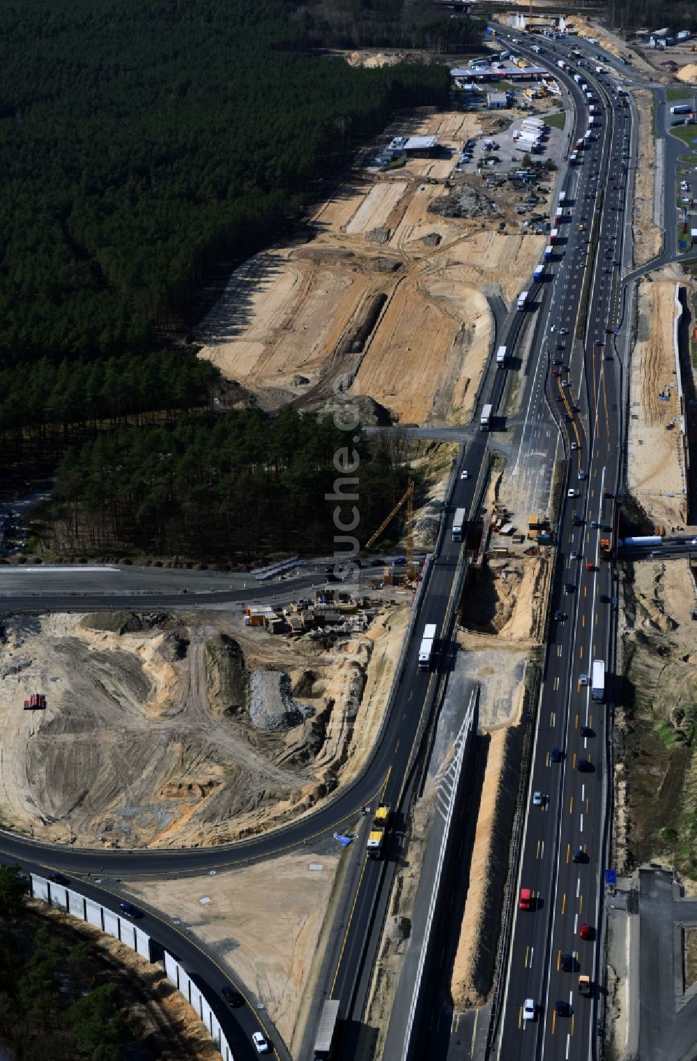 Michendorf aus der Vogelperspektive: Autobahn- Ausbau und Spur- Verbreiterung im Streckenverlauf der BAB A10 zur 8-streifigen Spur- Erweiterung in Michendorf im Bundesland Brandenburg