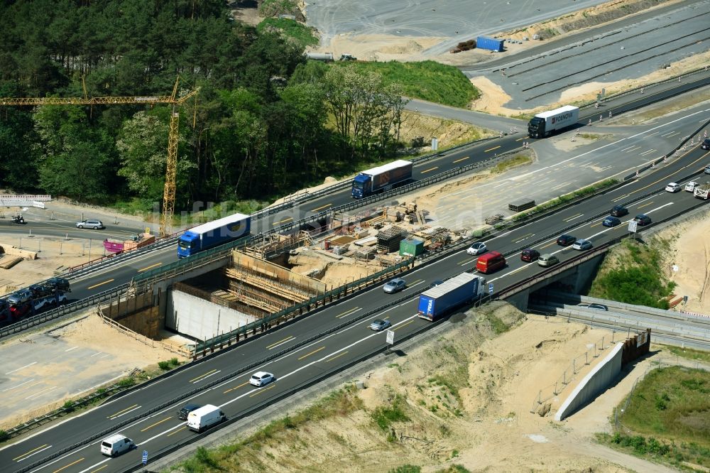 Luftbild Michendorf - Autobahn- Ausbau und Spur- Verbreiterung im Streckenverlauf der BAB A10 zur 8-streifigen Spur- Erweiterung in Michendorf im Bundesland Brandenburg