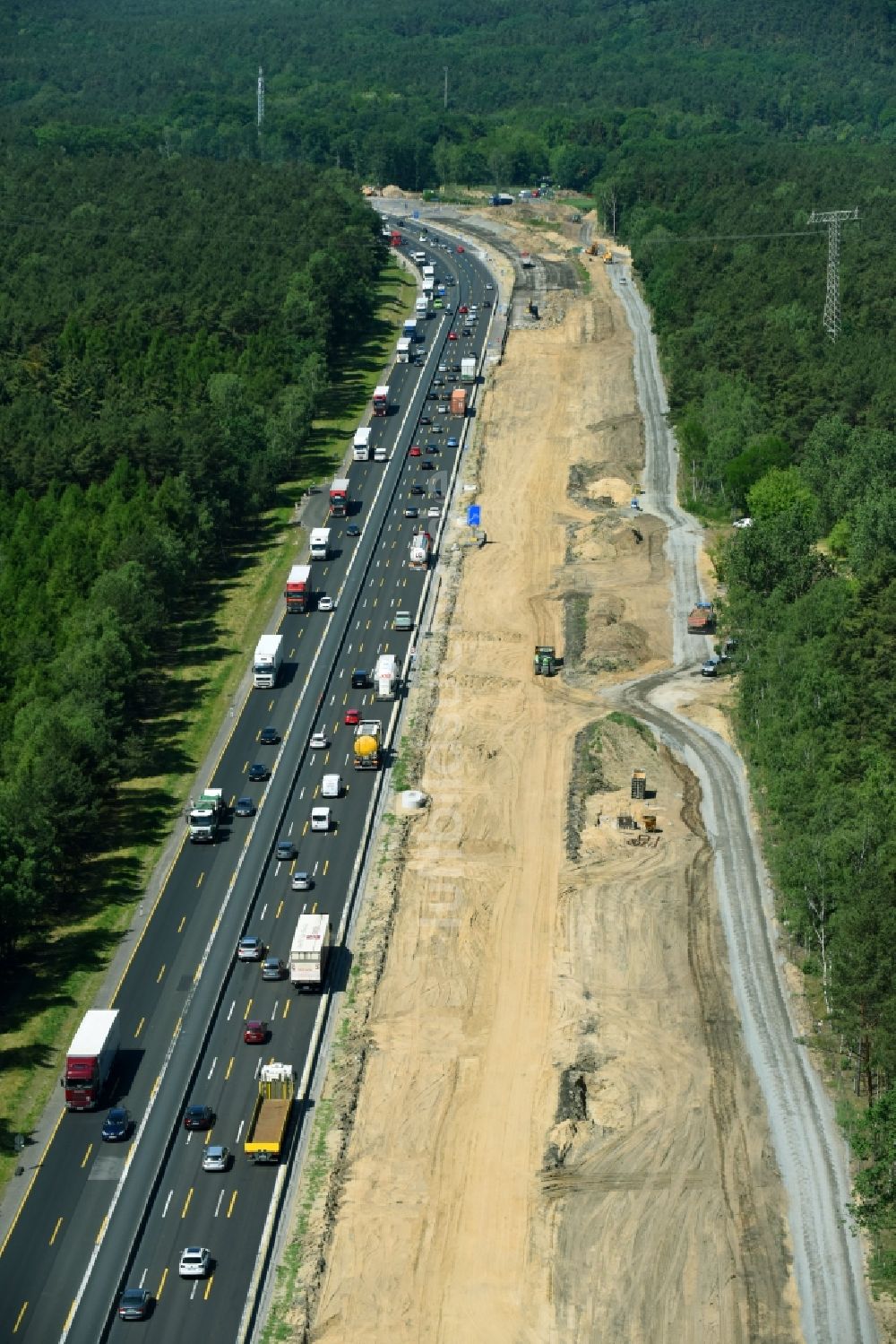 Luftbild Michendorf - Autobahn- Ausbau und Spur- Verbreiterung im Streckenverlauf der BAB A10 zur 8-streifigen Spur- Erweiterung in Michendorf im Bundesland Brandenburg