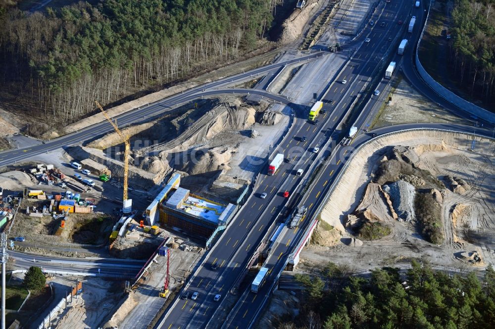 Michendorf aus der Vogelperspektive: Autobahn- Ausbau und Spur- Verbreiterung im Streckenverlauf der BAB A10 zur 8-streifigen Spur- Erweiterung in Michendorf im Bundesland Brandenburg