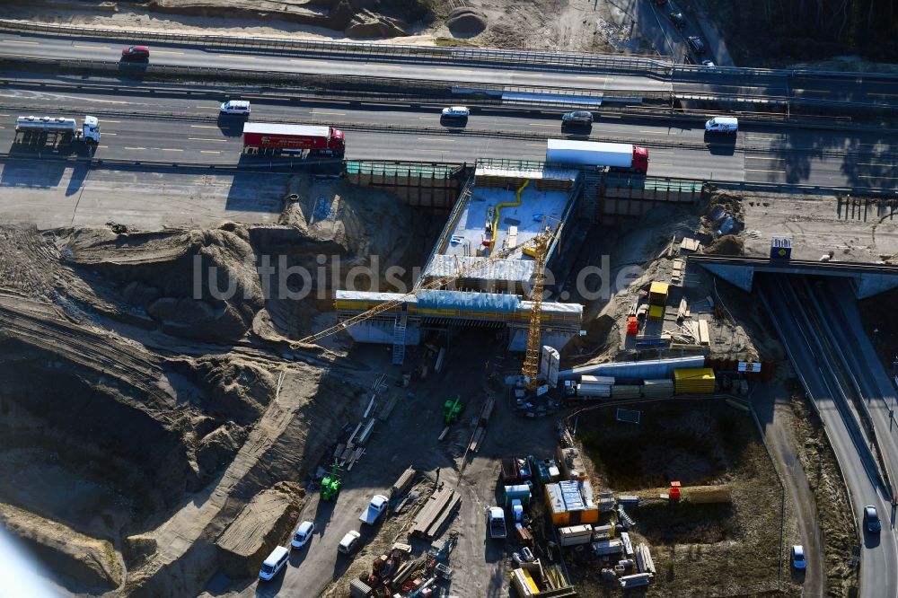 Michendorf aus der Vogelperspektive: Autobahn- Ausbau und Spur- Verbreiterung im Streckenverlauf der BAB A10 zur 8-streifigen Spur- Erweiterung in Michendorf im Bundesland Brandenburg