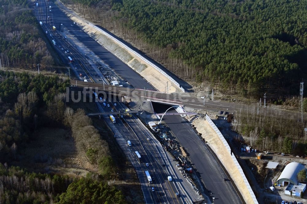 Luftbild Michendorf - Autobahn- Ausbau und Spur- Verbreiterung im Streckenverlauf der BAB A10 zur 8-streifigen Spur- Erweiterung in Michendorf im Bundesland Brandenburg