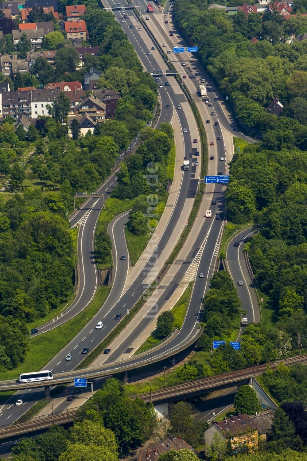 Luftaufnahme Herne - Autobahn BAB A42 zwischen Autobahnkreuz Herne und Abfahrt Baukau Westring in Herne im Bundesland Nordrhein-Westfalen