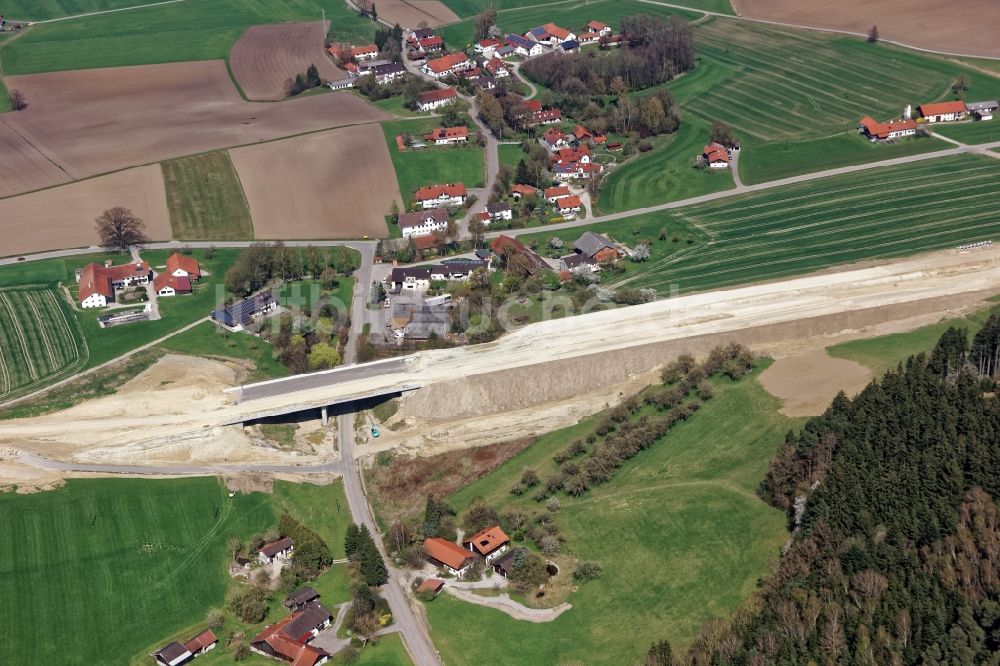 Kopfsburg aus der Vogelperspektive: Autobahn- Baustellen entlang der Trasse und des Streckenverlaufes BAB A94 in Kopfsburg im Bundesland Bayern