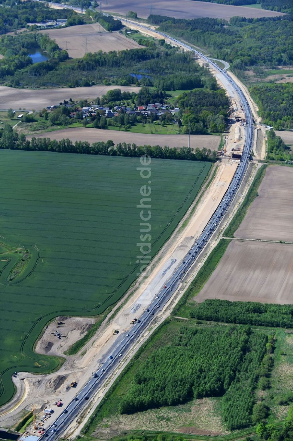 Luftaufnahme Mühlenbecker Land - Autobahn- Baustellen entlang der Trasse und des Streckenverlaufes der BAB 10 in Mühlenbecker Land im Bundesland Brandenburg, Deutschland