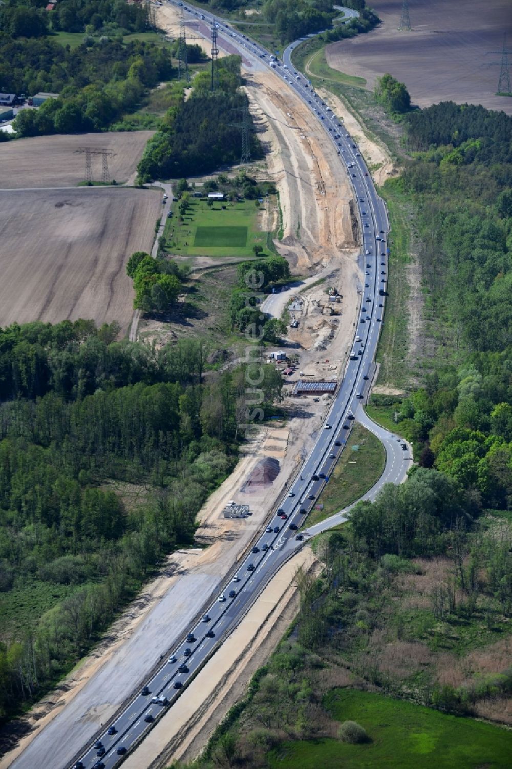 Mühlenbecker Land aus der Vogelperspektive: Autobahn- Baustellen entlang der Trasse und des Streckenverlaufes der BAB 10 in Mühlenbecker Land im Bundesland Brandenburg, Deutschland