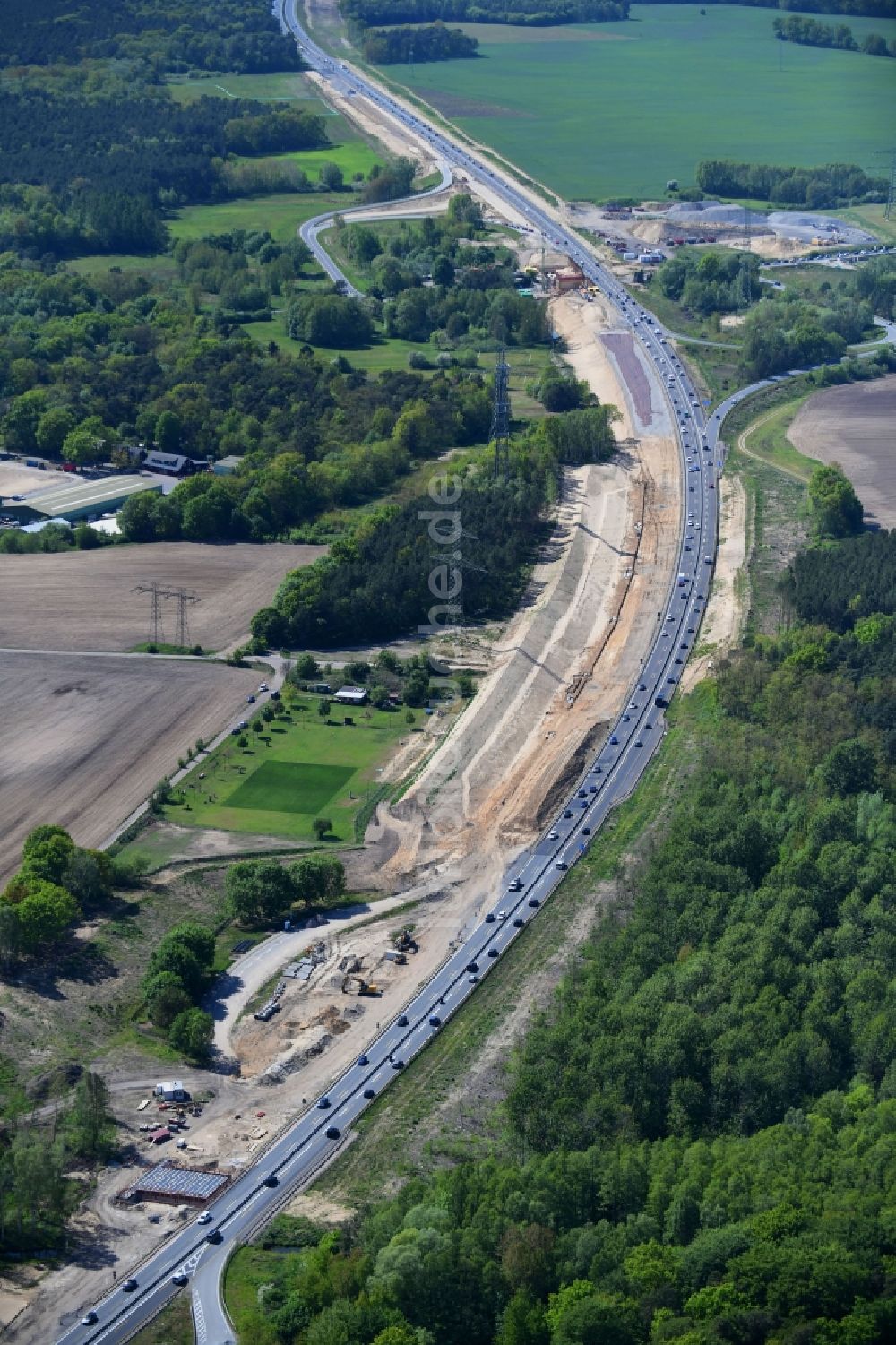 Luftbild Mühlenbecker Land - Autobahn- Baustellen entlang der Trasse und des Streckenverlaufes der BAB 10 in Mühlenbecker Land im Bundesland Brandenburg, Deutschland