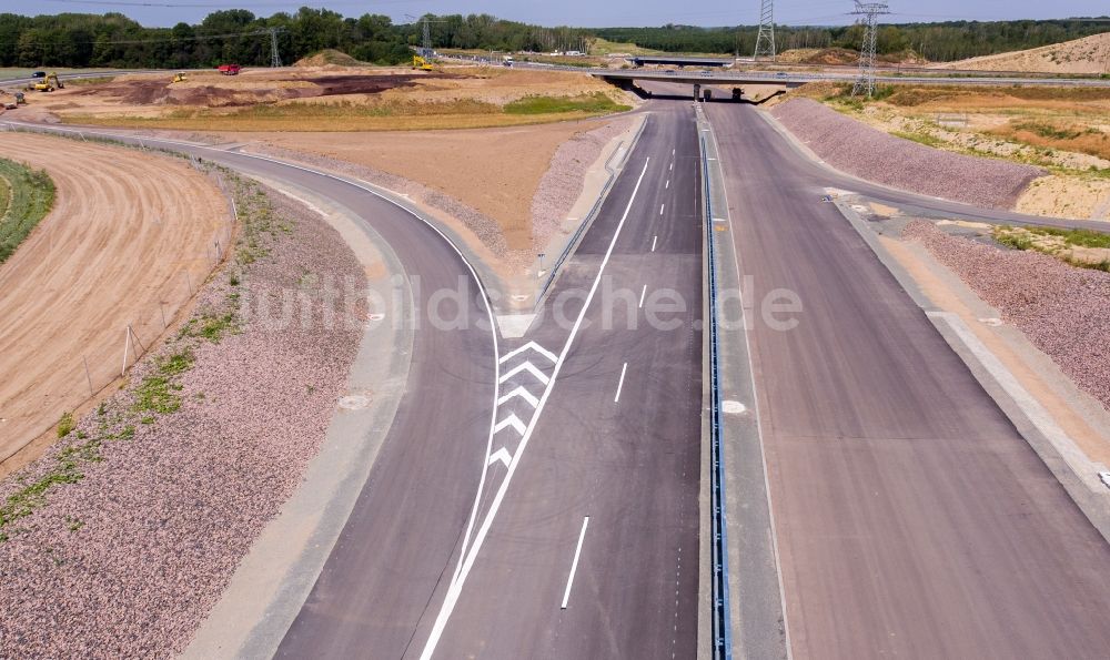 Rötha aus der Vogelperspektive: Autobahn- Baustellen entlang der Trasse und des Streckenverlaufes der BAB A72 in Rötha im Bundesland Sachsen, Deutschland