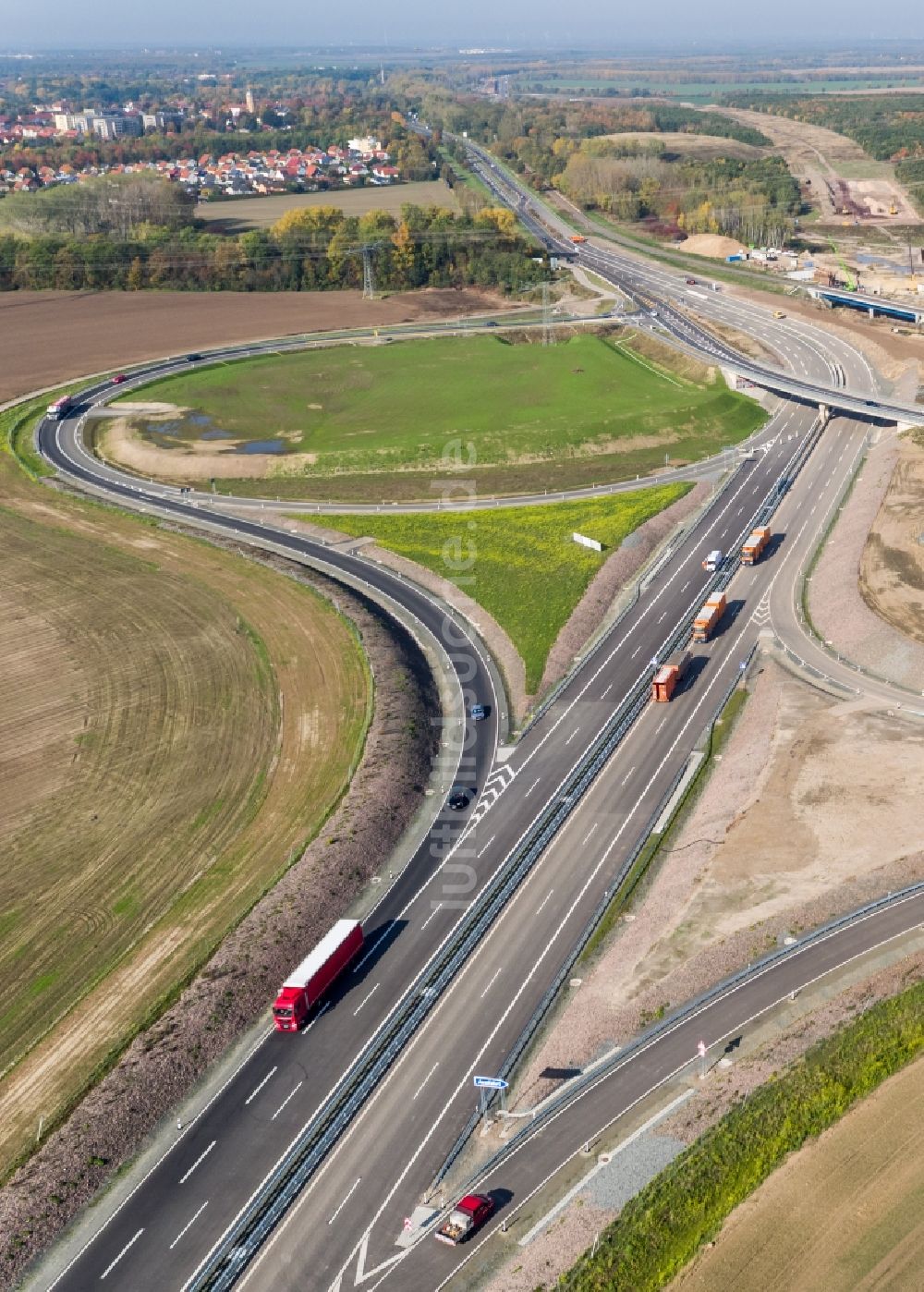 Luftaufnahme Rötha - Autobahn- Baustellen entlang der Trasse und des Streckenverlaufes der BAB A72 in Rötha im Bundesland Sachsen, Deutschland