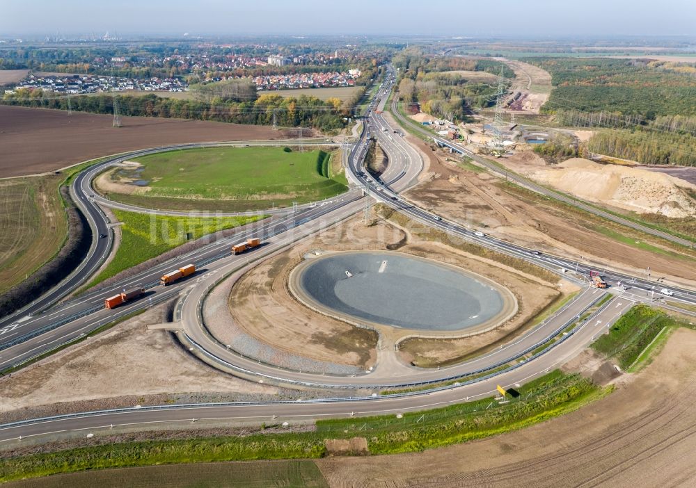 Luftaufnahme Rötha - Autobahn- Baustellen entlang der Trasse und des Streckenverlaufes der BAB A72 in Rötha im Bundesland Sachsen, Deutschland