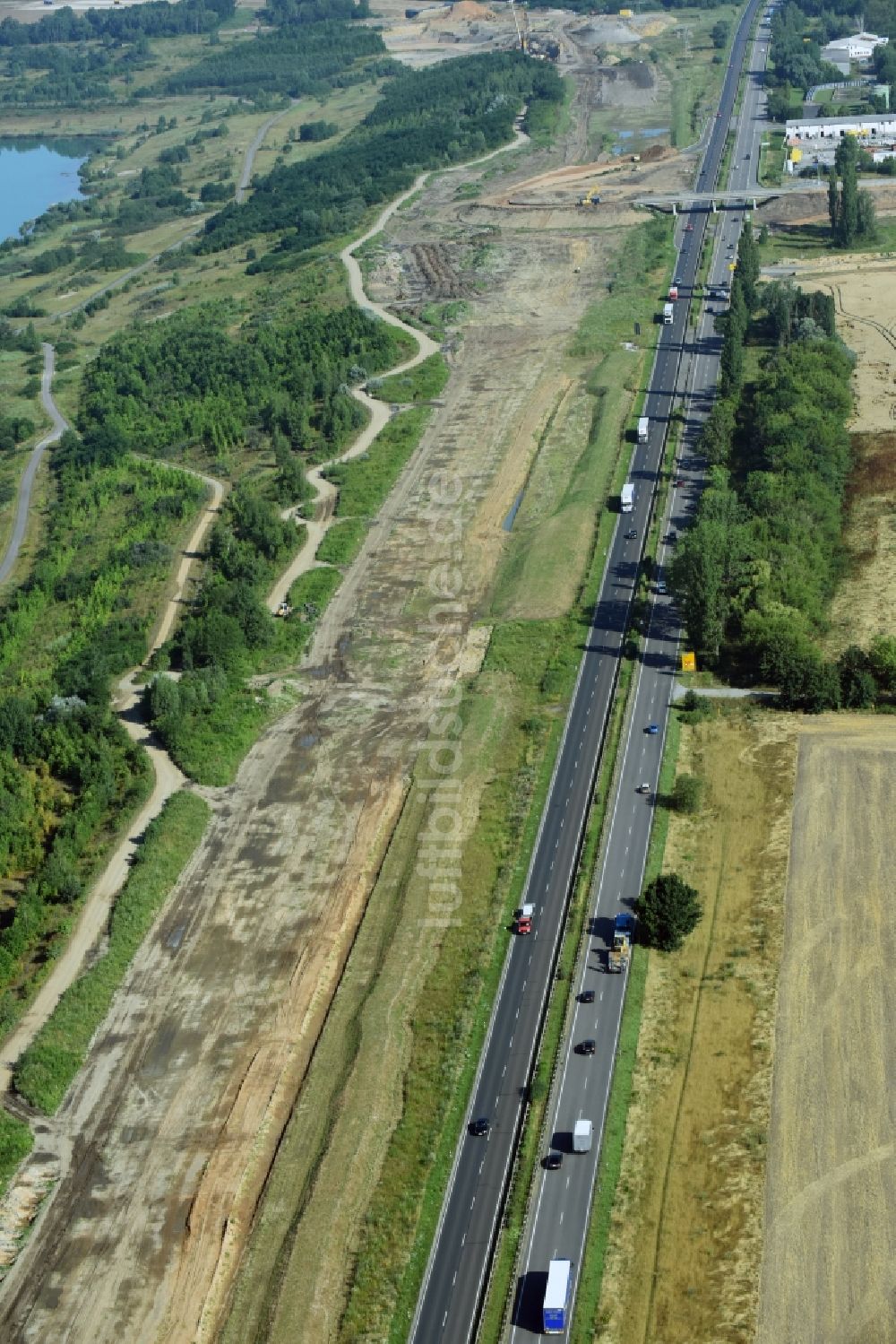 Borna von oben - Autobahn- Baustellen entlang der Trasse und des Streckenverlaufes der Bundesstraße B95 zur BAB A72 in Borna im Bundesland Sachsen