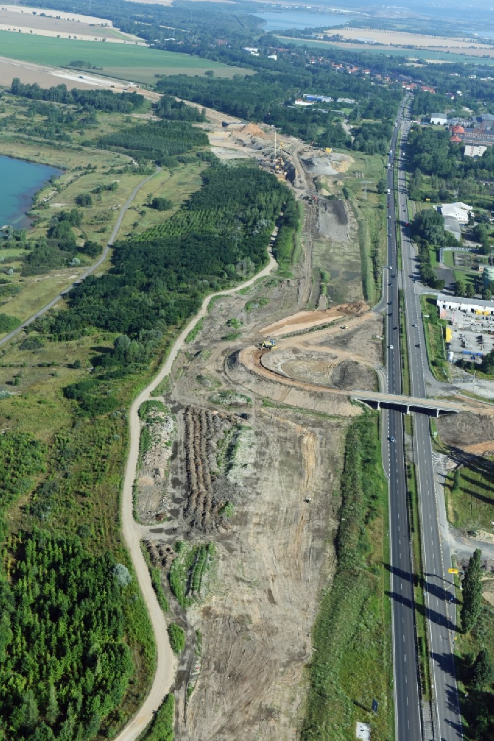 Espenhain von oben - Autobahn- Baustellen entlang der Trasse und des Streckenverlaufes der Bundesstraße B95 zur BAB A72 in Espenhain im Bundesland Sachsen