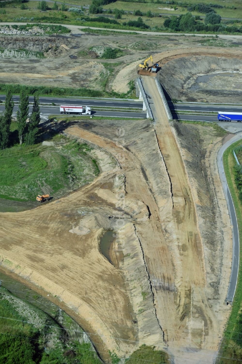 Espenhain von oben - Autobahn- Baustellen entlang der Trasse und des Streckenverlaufes der Bundesstraße B95 zur BAB A72 in Espenhain im Bundesland Sachsen