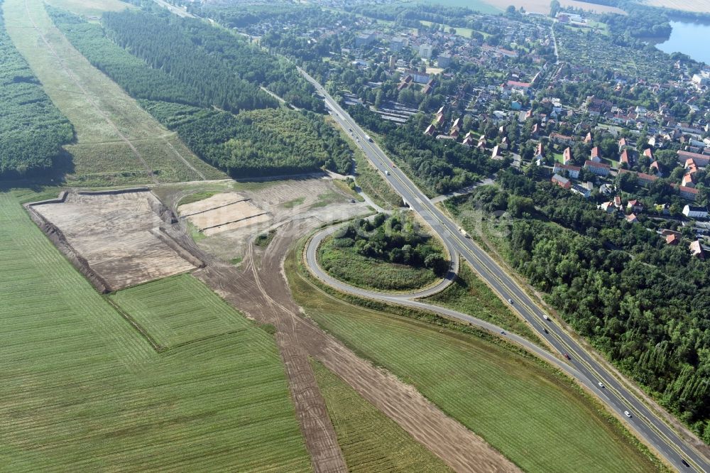 Luftaufnahme Rötha - Autobahn- Baustellen entlang der Trasse und des Streckenverlaufes der Bundesstraße B95 zur BAB A72 in Rötha im Bundesland Sachsen