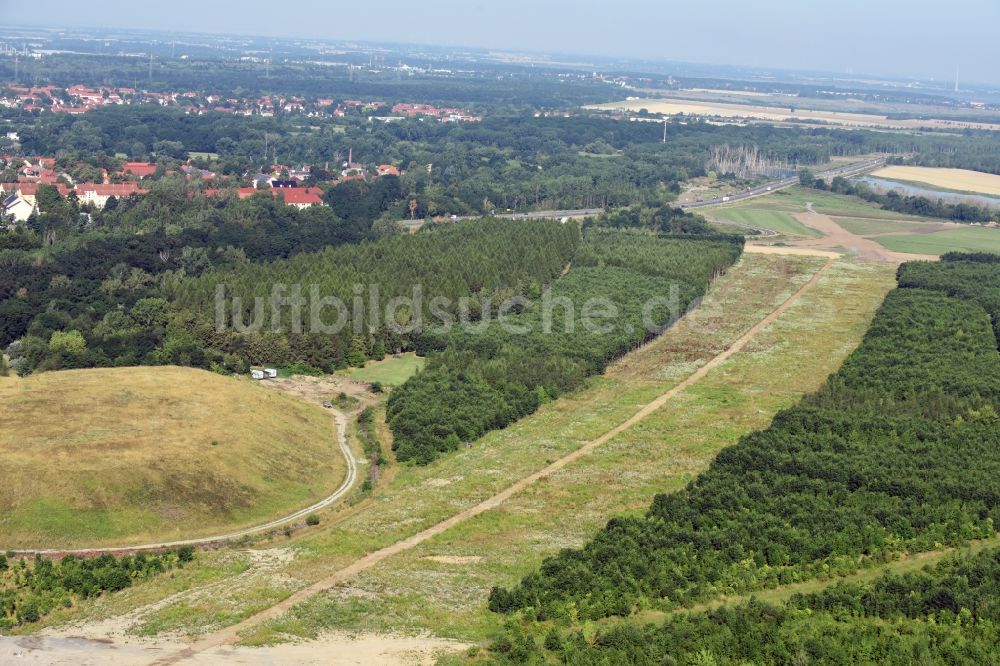 Luftaufnahme Rötha - Autobahn- Baustellen entlang der Trasse und des Streckenverlaufes der Bundesstraße B95 zur BAB A72 in Rötha im Bundesland Sachsen