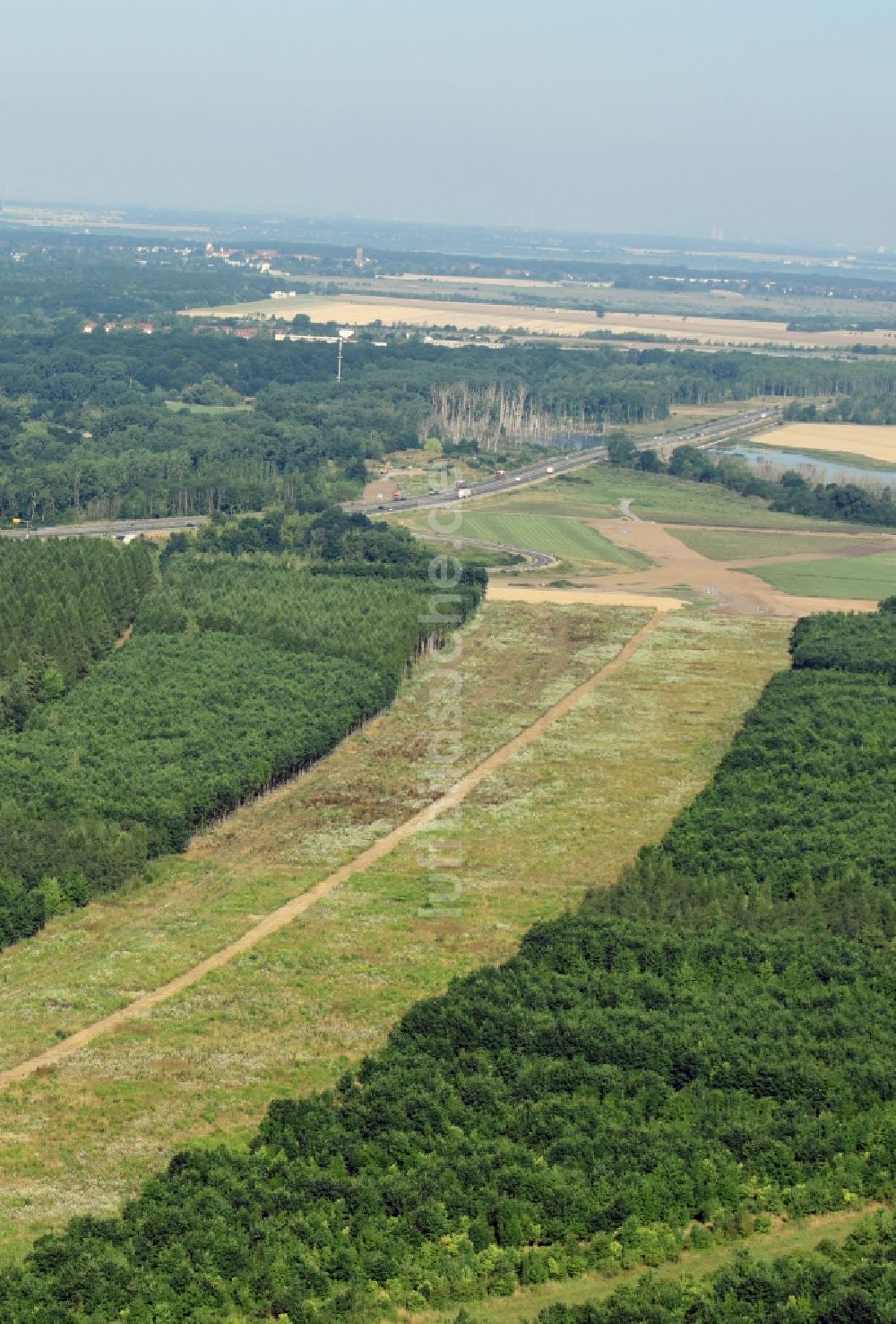 Rötha von oben - Autobahn- Baustellen entlang der Trasse und des Streckenverlaufes der Bundesstraße B95 zur BAB A72 in Rötha im Bundesland Sachsen