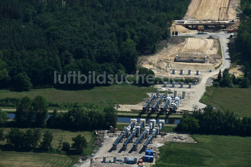 Fresenbrügge aus der Vogelperspektive: Autobahn- Baustellen entlang der Trasse und des Streckenverlaufes der Eldebrücke im Zuge des Neubaus der BAB A14 in Fresenbrügge im Bundesland Mecklenburg-Vorpommern