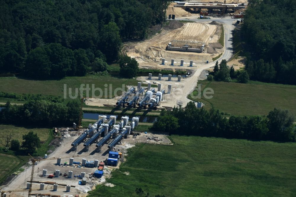 Luftbild Fresenbrügge - Autobahn- Baustellen entlang der Trasse und des Streckenverlaufes der Eldebrücke im Zuge des Neubaus der BAB A14 in Fresenbrügge im Bundesland Mecklenburg-Vorpommern