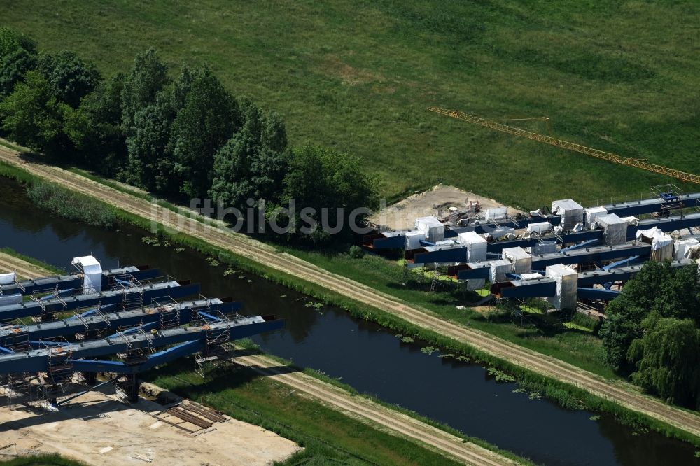 Luftaufnahme Fresenbrügge - Autobahn- Baustellen entlang der Trasse und des Streckenverlaufes der Eldebrücke im Zuge des Neubaus der BAB A14 in Fresenbrügge im Bundesland Mecklenburg-Vorpommern