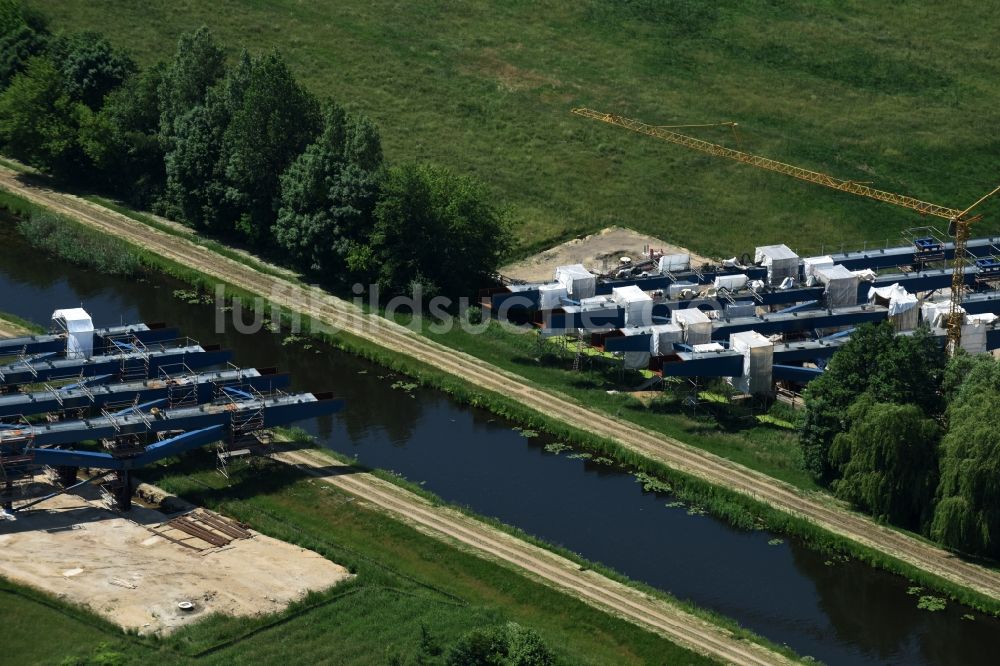 Fresenbrügge von oben - Autobahn- Baustellen entlang der Trasse und des Streckenverlaufes der Eldebrücke im Zuge des Neubaus der BAB A14 in Fresenbrügge im Bundesland Mecklenburg-Vorpommern