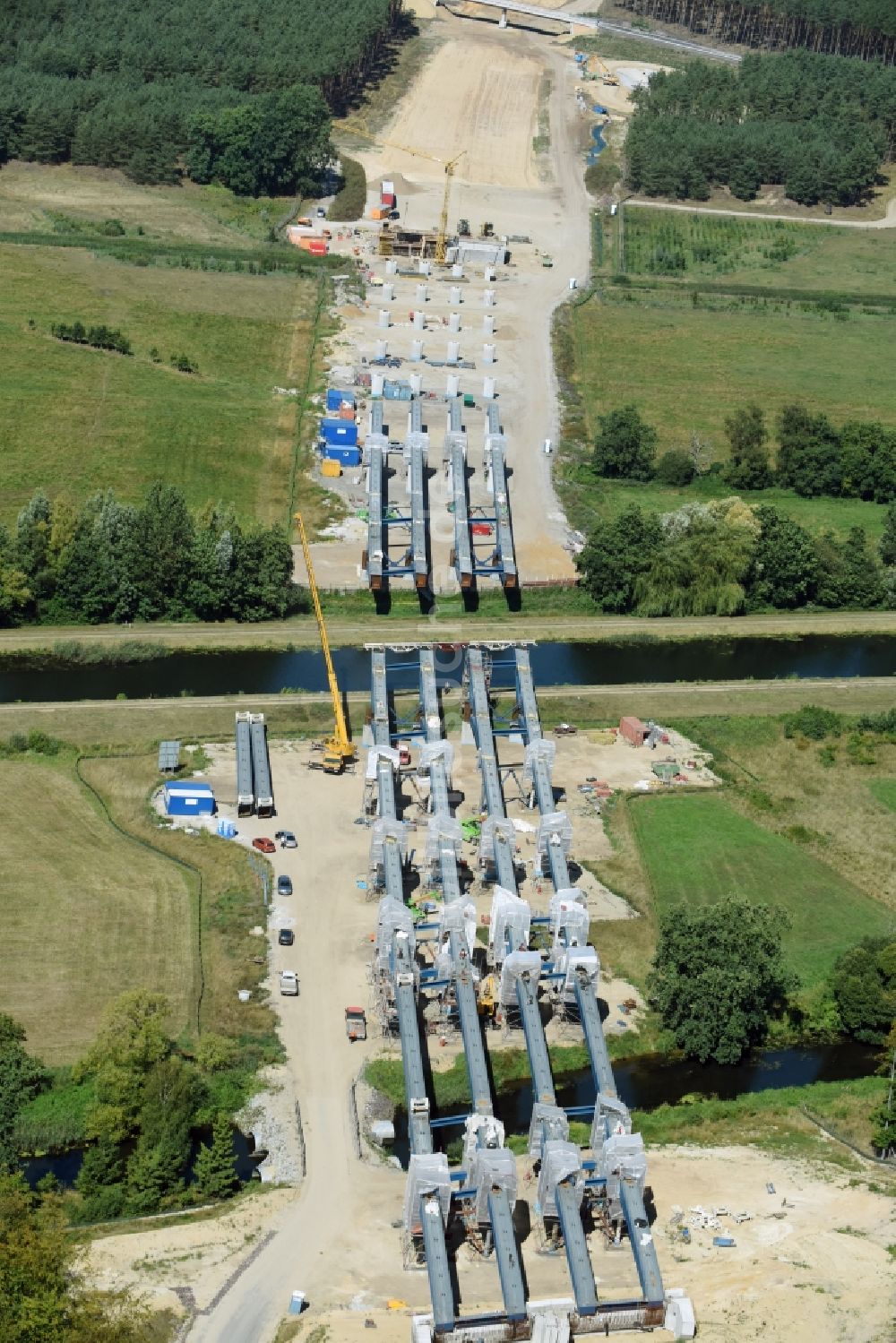 Grabow aus der Vogelperspektive: Autobahn- Baustellen entlang der Trasse und des Streckenverlaufes der Eldebrücke im Zuge des Neubaus der BAB A14 in Fresenbrügge im Bundesland Mecklenburg-Vorpommern