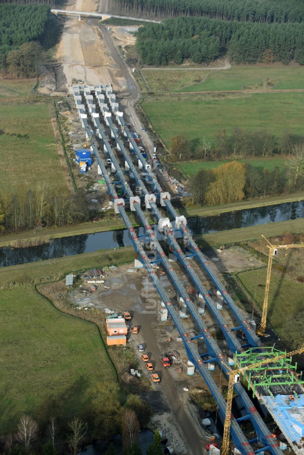 Grabow aus der Vogelperspektive: Autobahn- Baustellen entlang der Trasse und des Streckenverlaufes der Eldebrücke im Zuge des Neubaus der BAB A14 in Fresenbrügge im Bundesland Mecklenburg-Vorpommern