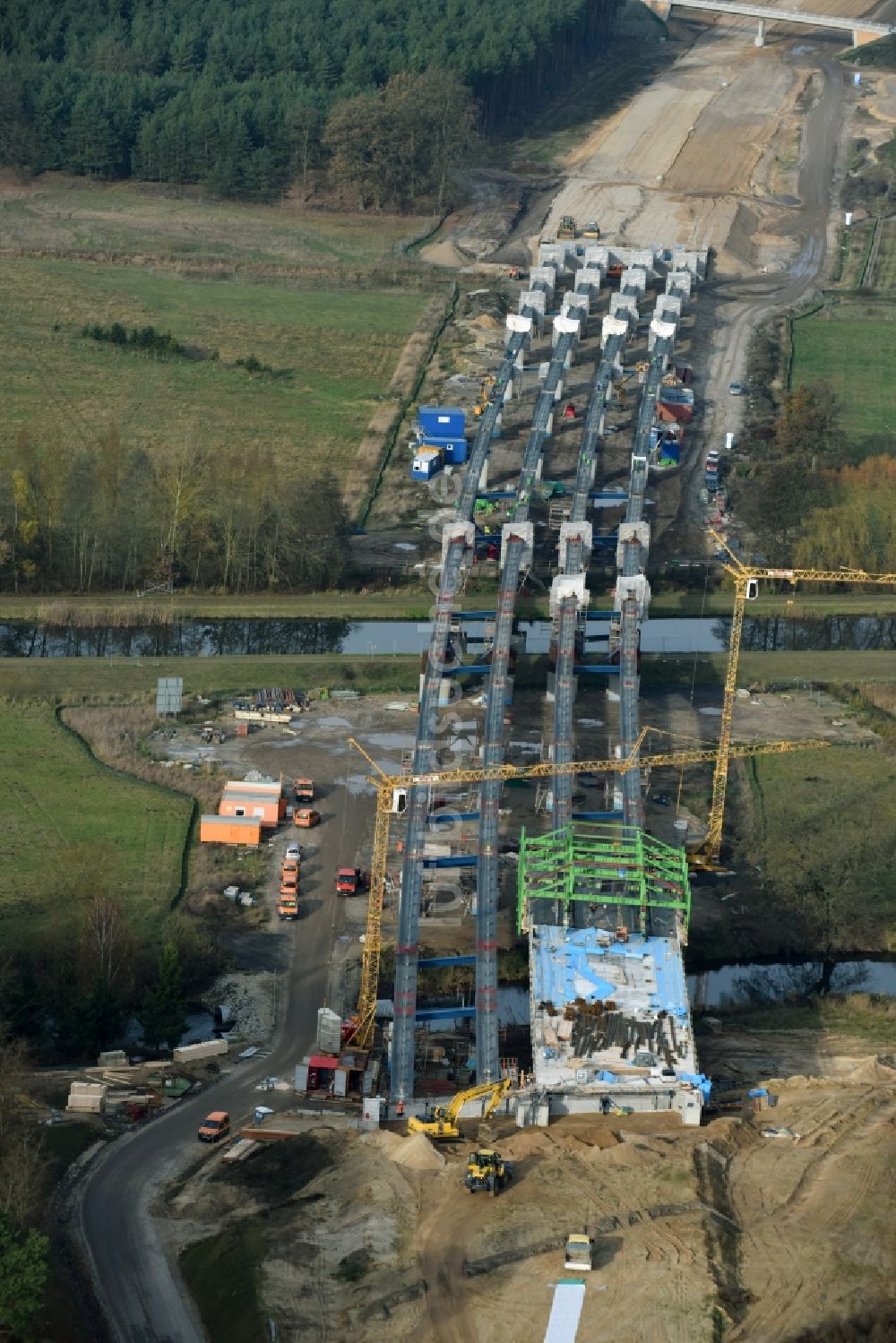 Luftaufnahme Grabow - Autobahn- Baustellen entlang der Trasse und des Streckenverlaufes der Eldebrücke im Zuge des Neubaus der BAB A14 in Fresenbrügge im Bundesland Mecklenburg-Vorpommern