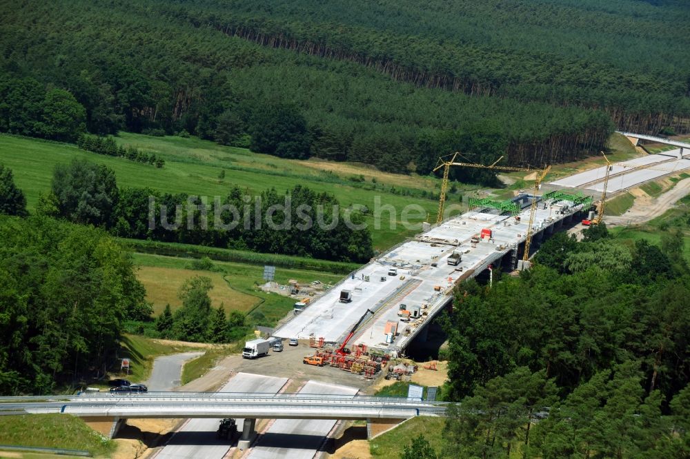 Luftbild Grabow - Autobahn- Baustellen entlang der Trasse und des Streckenverlaufes der Eldebrücke im Zuge des Neubaus der BAB A14 in Fresenbrügge im Bundesland Mecklenburg-Vorpommern