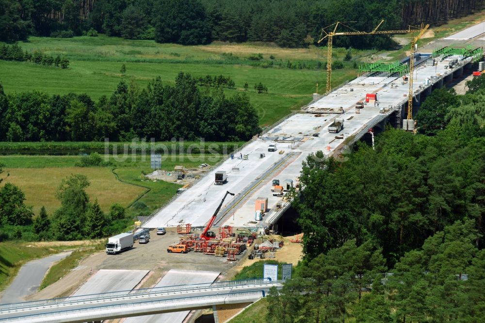 Luftaufnahme Grabow - Autobahn- Baustellen entlang der Trasse und des Streckenverlaufes der Eldebrücke im Zuge des Neubaus der BAB A14 in Fresenbrügge im Bundesland Mecklenburg-Vorpommern