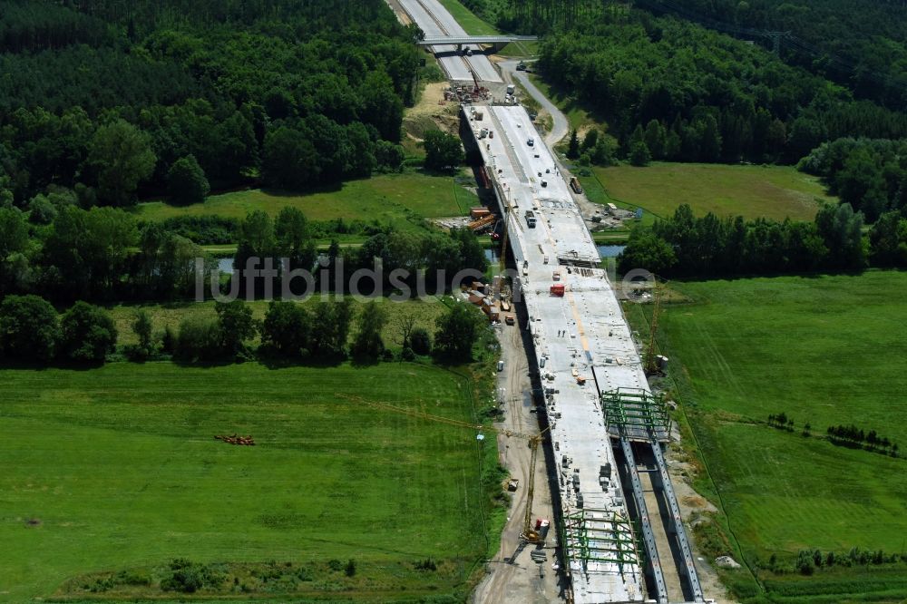 Grabow aus der Vogelperspektive: Autobahn- Baustellen entlang der Trasse und des Streckenverlaufes der Eldebrücke im Zuge des Neubaus der BAB A14 in Fresenbrügge im Bundesland Mecklenburg-Vorpommern