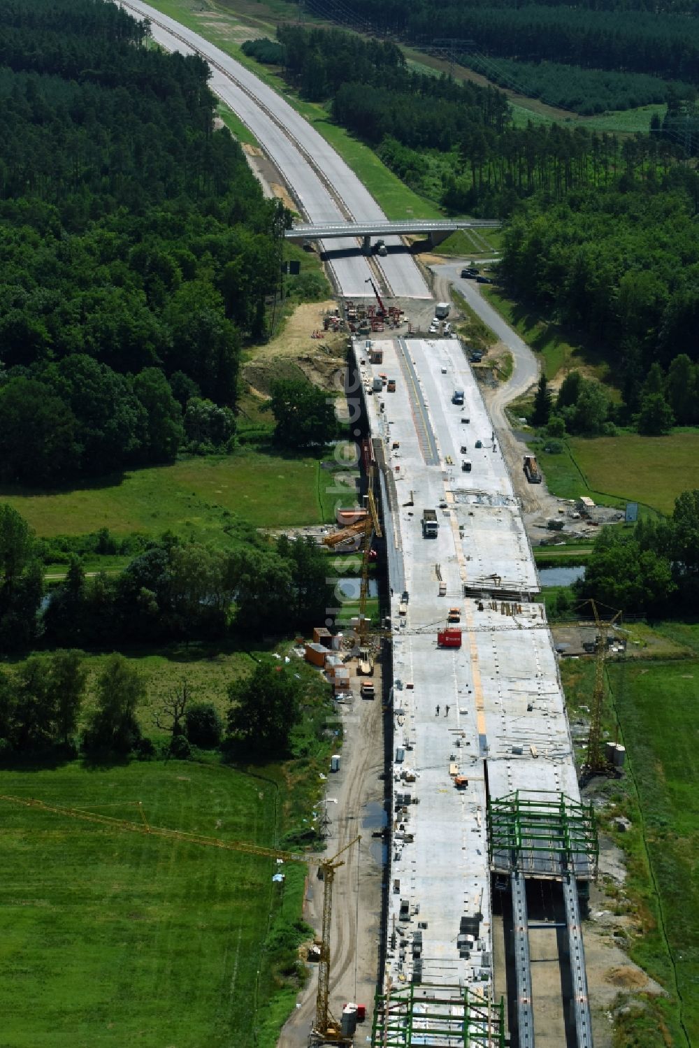 Luftbild Grabow - Autobahn- Baustellen entlang der Trasse und des Streckenverlaufes der Eldebrücke im Zuge des Neubaus der BAB A14 in Fresenbrügge im Bundesland Mecklenburg-Vorpommern