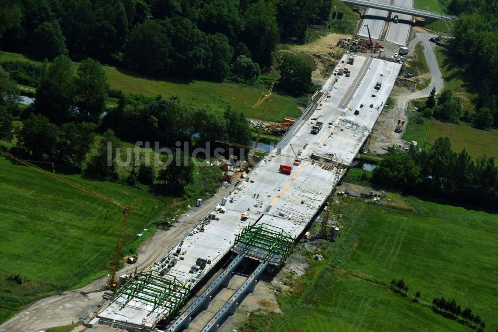 Grabow aus der Vogelperspektive: Autobahn- Baustellen entlang der Trasse und des Streckenverlaufes der Eldebrücke im Zuge des Neubaus der BAB A14 in Fresenbrügge im Bundesland Mecklenburg-Vorpommern