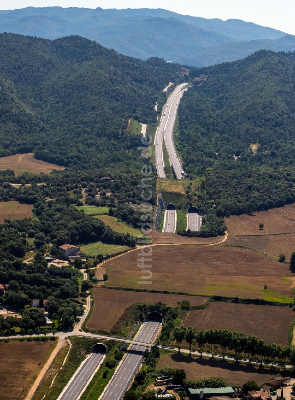 Sant Julia de Vilatorta aus der Vogelperspektive: Autobahn C-25 bei Sant Julia de Vilatorta in der Provinz Barcelona in Spanien