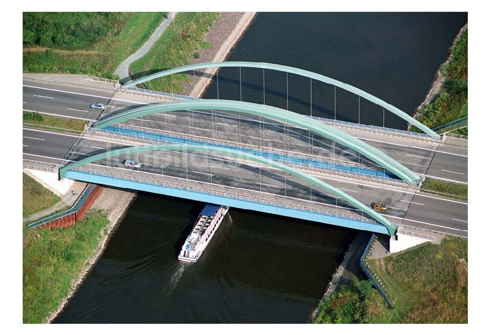 Luftaufnahme Magdeburg - Rothensee - Autobahn-Bogenbrücke