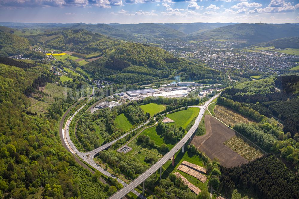 Dümel aus der Vogelperspektive: Autobahn- Brücke der BAB 46 Neue Ruhrtalbrücke Bermecke bei Dümel im Bundesland Nordrhein-Westfalen