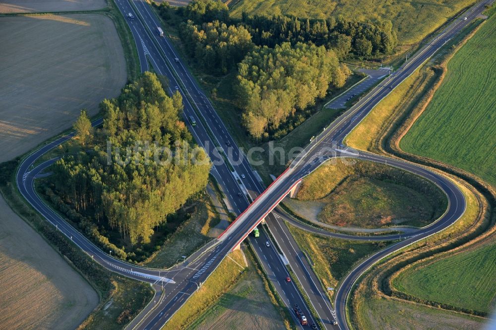 Luftbild Fehrbellin - Autobahn- Brückenbauwerk der BAB Aan der Abfahrt Neuruppin-Süd in Fehrbellin im Bundesland Brandenburg