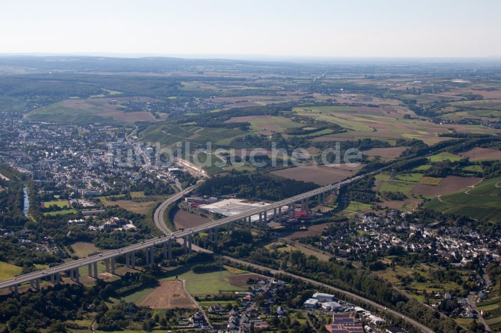 Bad Neuenahr-Ahrweiler aus der Vogelperspektive: Autobahn- Brückenbauwerk der BAB A61 in Bad Neuenahr-Ahrweiler im Bundesland Rheinland-Pfalz