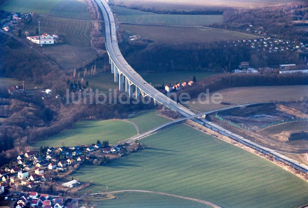 Dohna aus der Vogelperspektive: Autobahn- Brückenbauwerk der BAB A17 bei Dresden in Dohna im Bundesland Sachsen, Deutschland