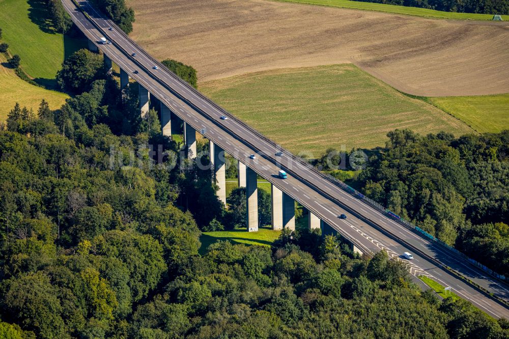 Luftaufnahme Velbert - Autobahn- Brückenbauwerk der BAB A535 bei Tönisheide in Velbert im Bundesland Nordrhein-Westfalen, Deutschland