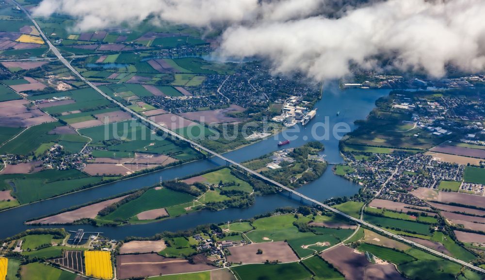 Rade aus der Vogelperspektive: Autobahn- Brückenbauwerk der BAB A7 über den Nord-Ostsee-Kanal in Rade im Bundesland Schleswig-Holstein, Deutschland